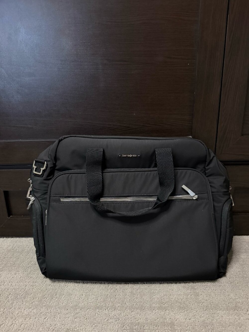 Samsonite Black bag attaches to suitecase